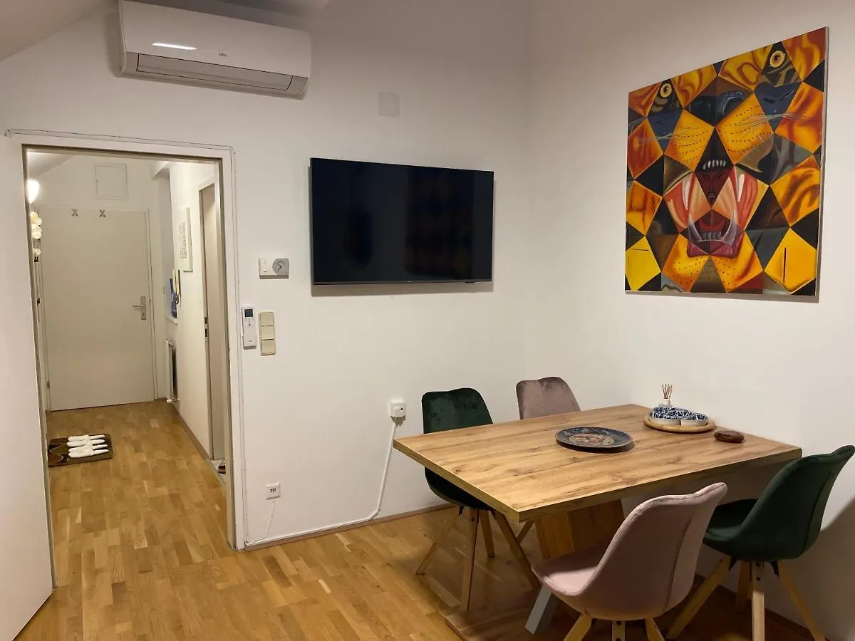 Klimatisiertes, Ruhiges Dachgeschoss Cityapartment Im Zentrum Wiens 0*, Vienna Austria