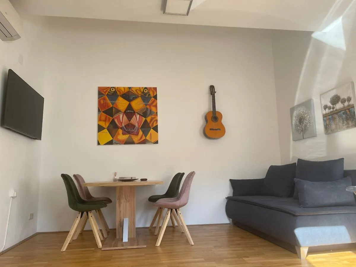 Klimatisiertes, Ruhiges Dachgeschoss Cityapartment Im Zentrum Wiens Vienna
