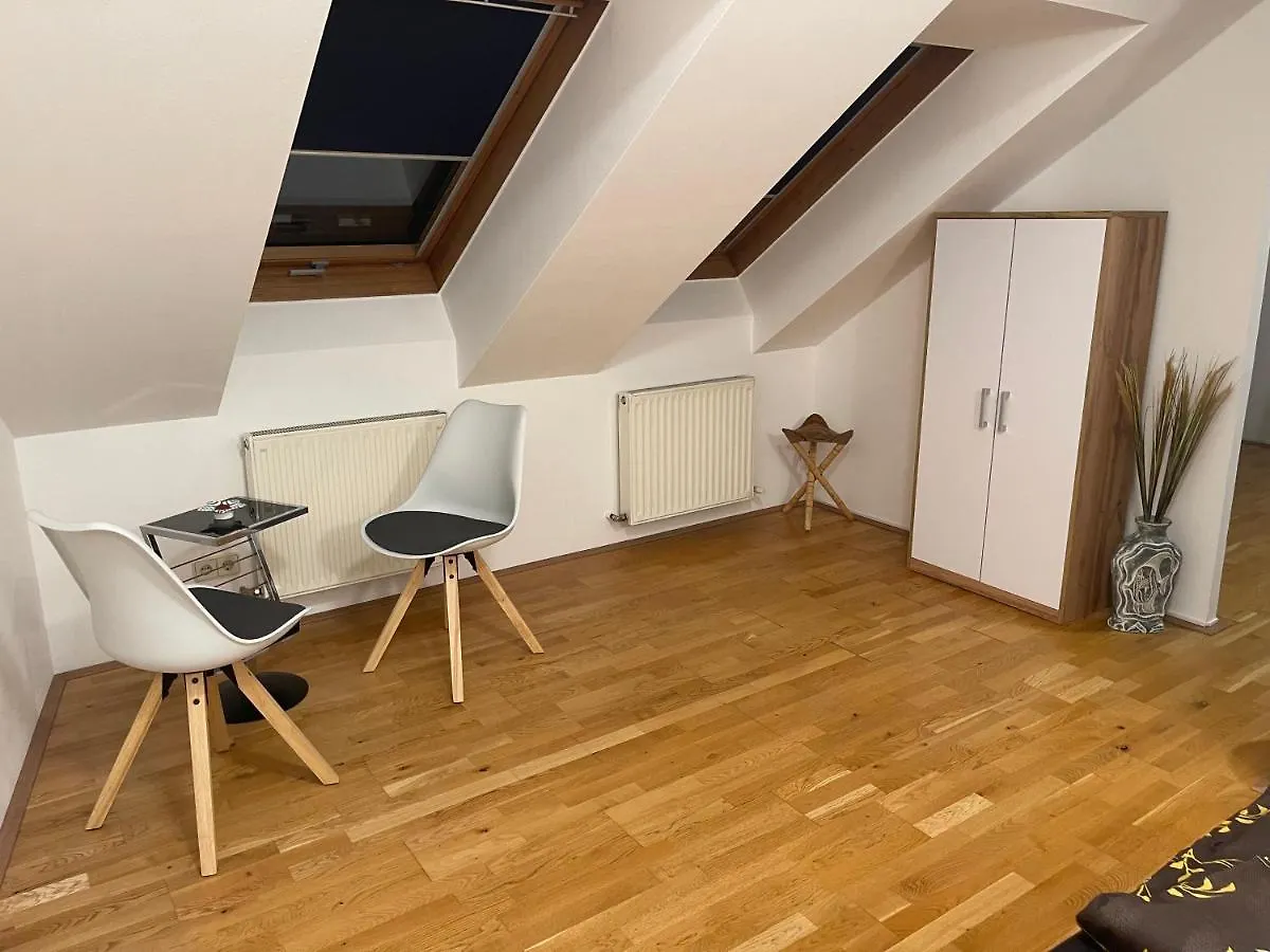 Klimatisiertes, Ruhiges Dachgeschoss Cityapartment Im Zentrum Wiens Apartment