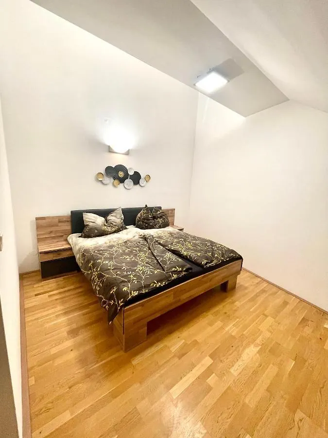 Klimatisiertes, Ruhiges Dachgeschoss Cityapartment Im Zentrum Wiens Vienna
