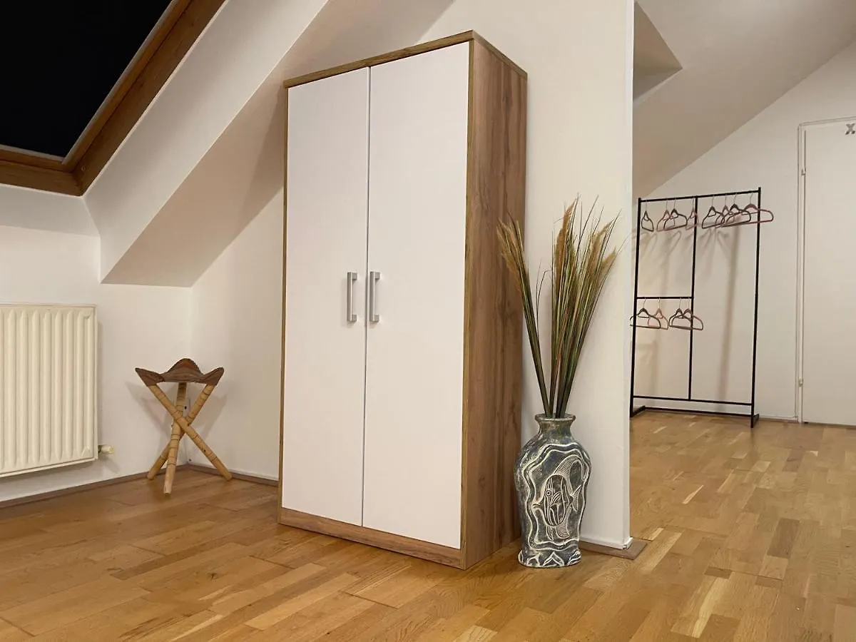 Klimatisiertes, Ruhiges Dachgeschoss Cityapartment Im Zentrum Wiens Austria