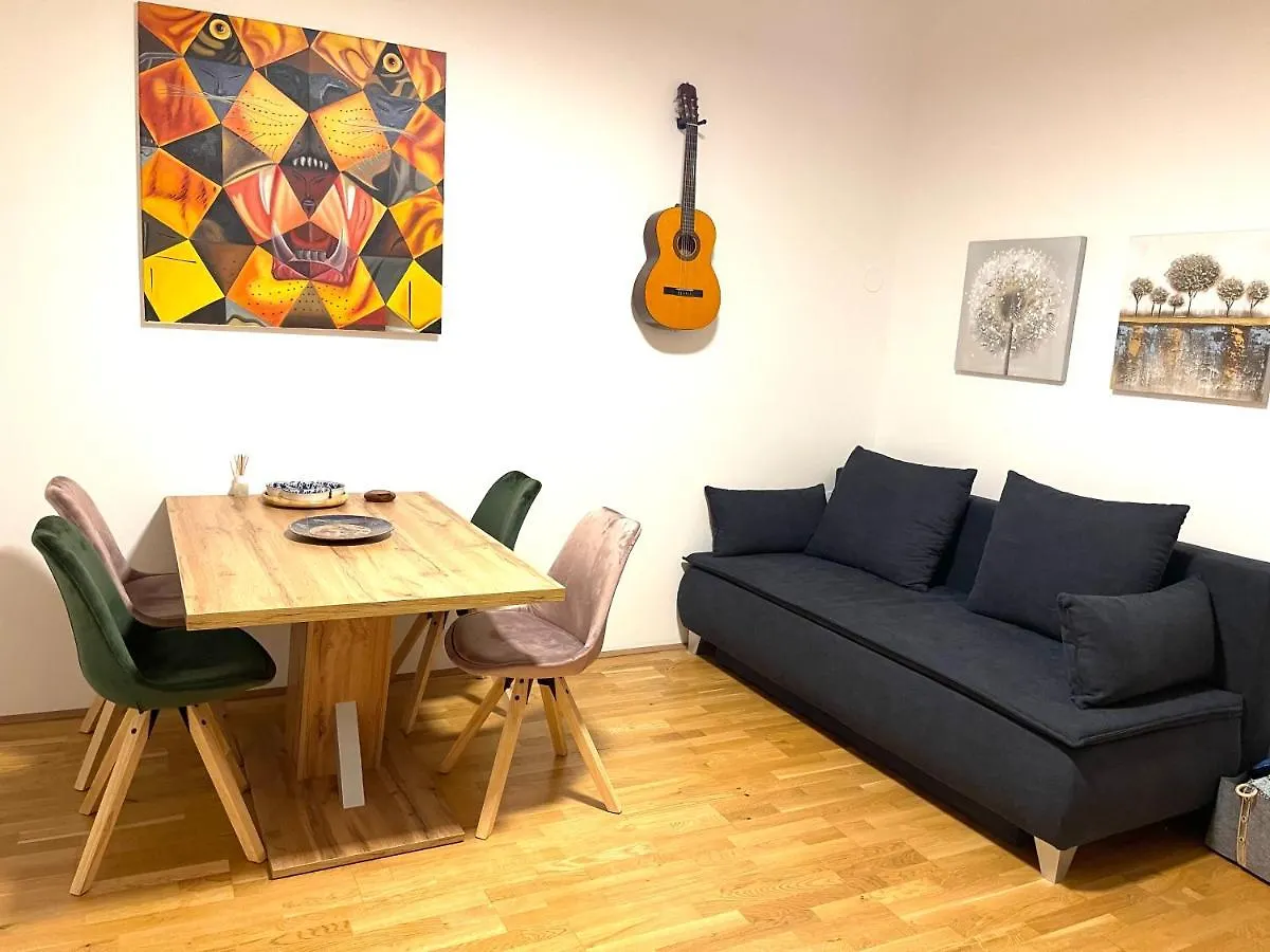 Klimatisiertes, Ruhiges Dachgeschoss Cityapartment Im Zentrum Wiens Austria
